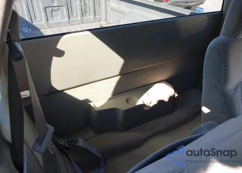 2000 Chevrolet S-10 Ls z USA, uszkodzony, nr VIN 1GCCS1956Y8304538